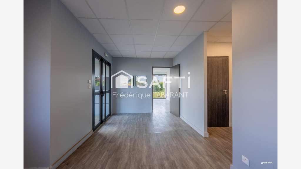 A vendre bureaux showroom de 85m² à Mondouzil