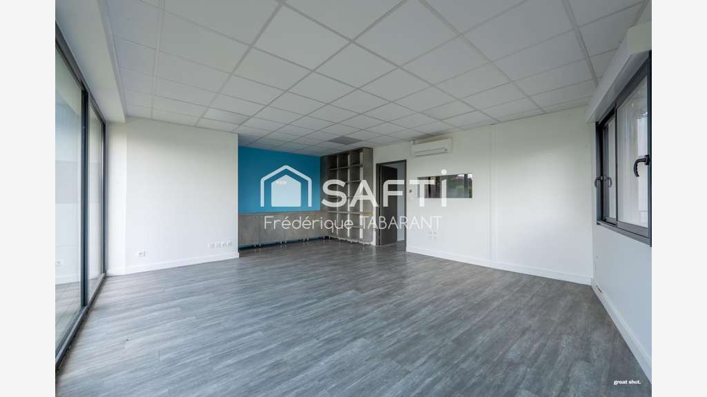 A vendre bureaux showroom de 85m² à Mondouzil