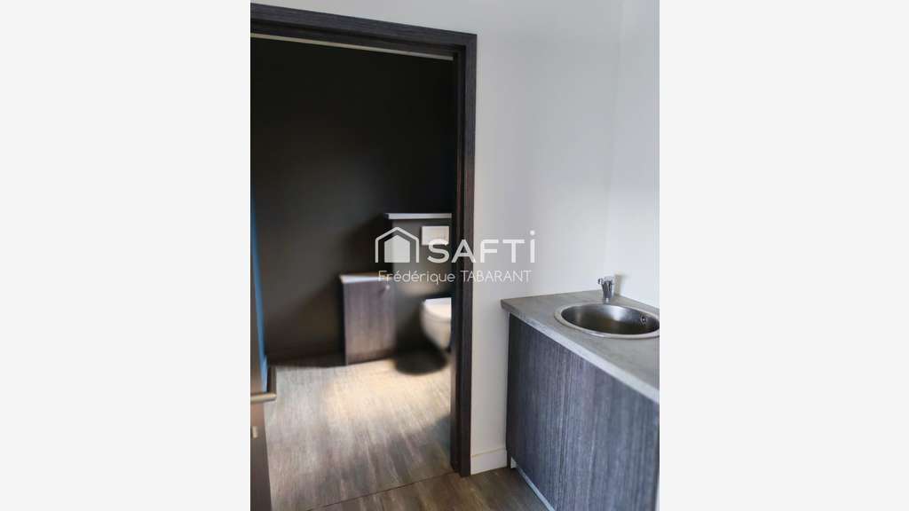 A vendre bureaux showroom de 85m² à Mondouzil