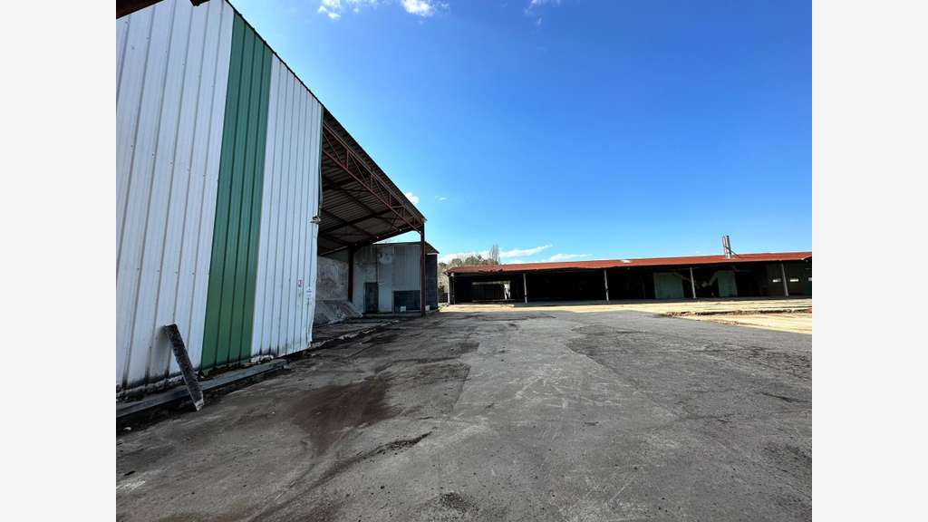 2500 m² de batiment industriels sur 11000 m² de t
