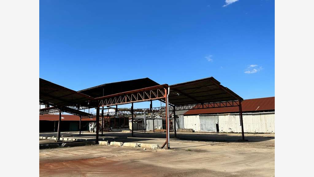 2500 m² de batiment industriels sur 11000 m² de t