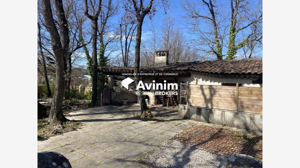 Vente local commercial 720m² à Montauroux