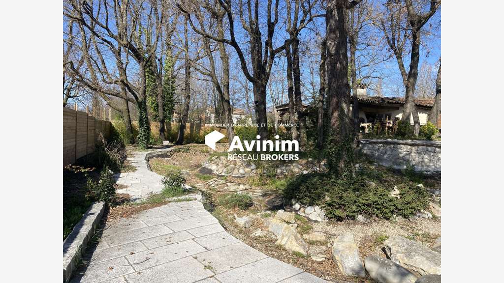 Vente local commercial 720m² à Montauroux