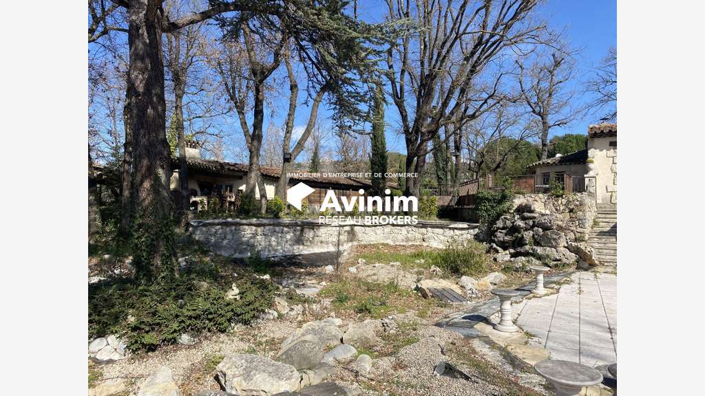 Vente local commercial 720m² à Montauroux