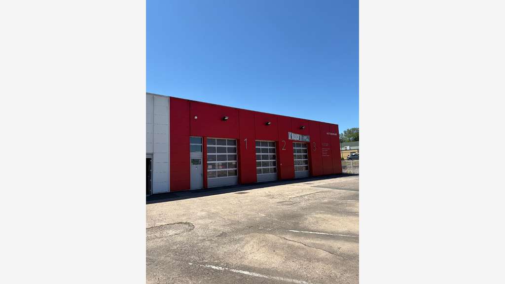 EXCLUSIVITE ! Local d'activité emplacement numéro