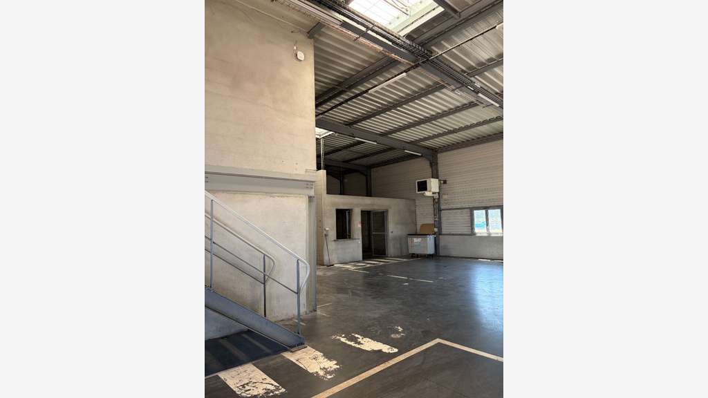EXCLUSIVITE ! Local d'activité emplacement numéro