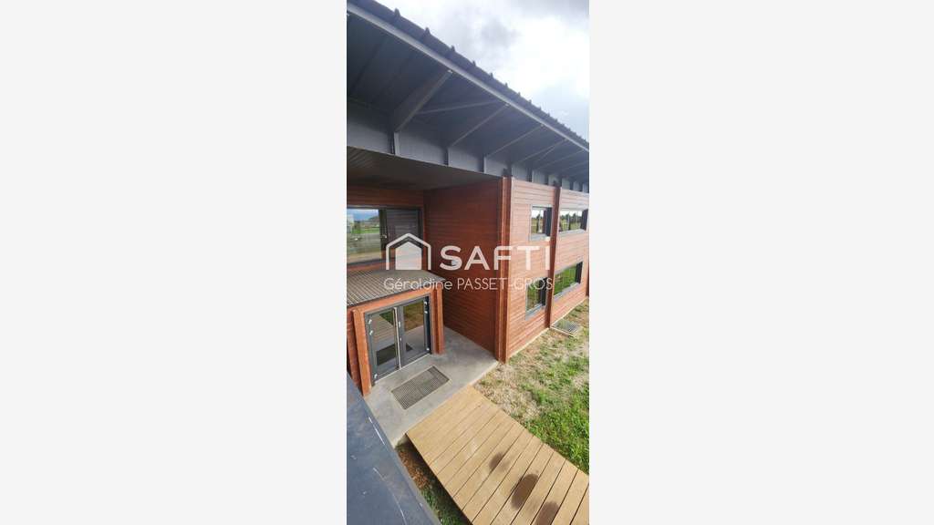 Bureaux spacieux avec 2 terrasses à Montélier