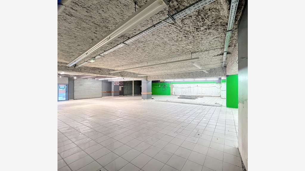 Vente locaux rue piétonne 580m² à Montélimar