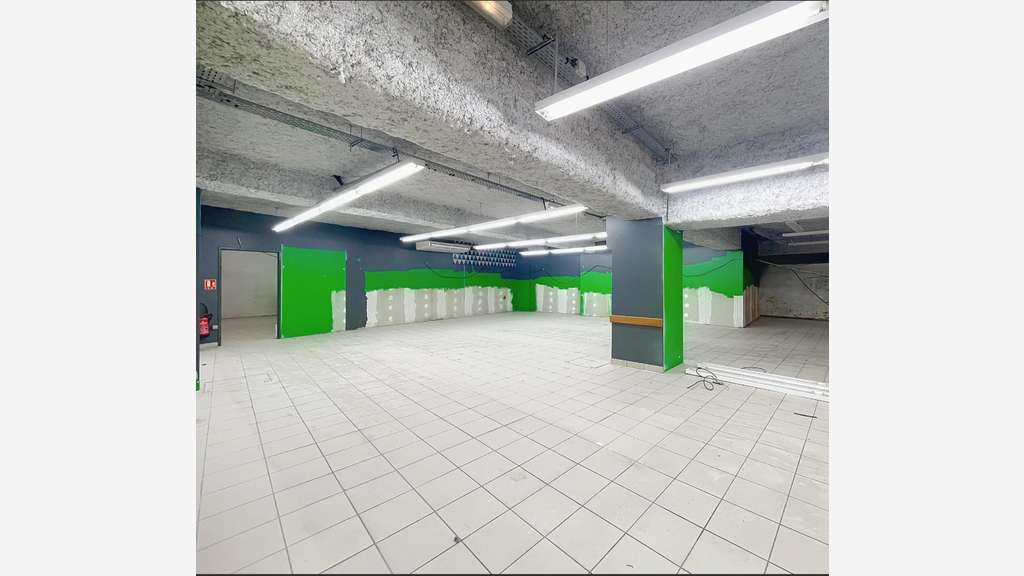 Vente locaux rue piétonne 580m² à Montélimar