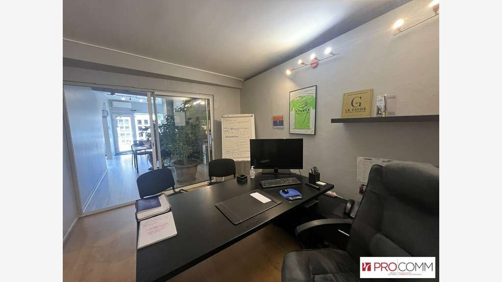 Local commercial de 44m² à vendre à Monteux