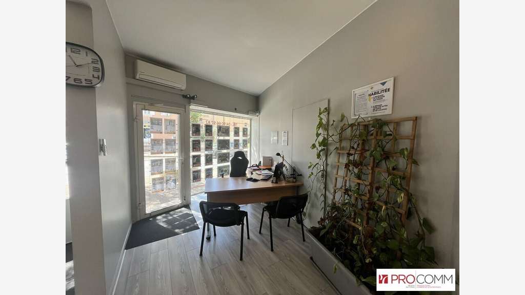 Local commercial de 44m² à vendre à Monteux