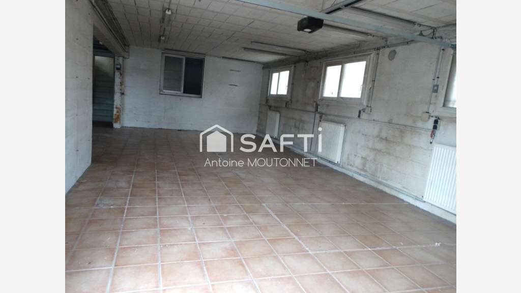 A vendre local commercial de 932m² à Montivilliers