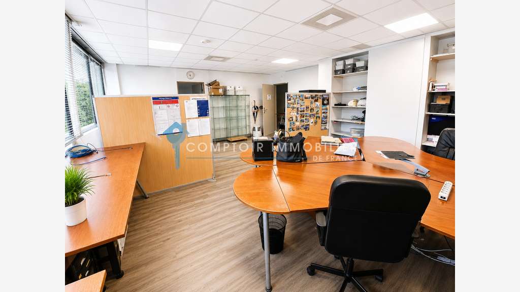A vendre local prof 54m² R+1 à Montpellier centre