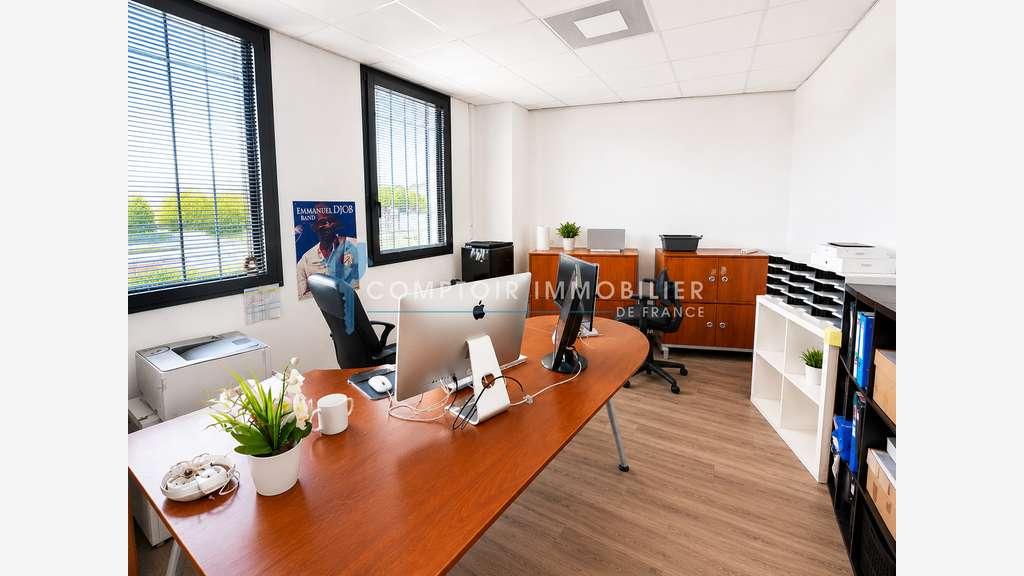 A vendre local prof 54m² R+1 à Montpellier centre