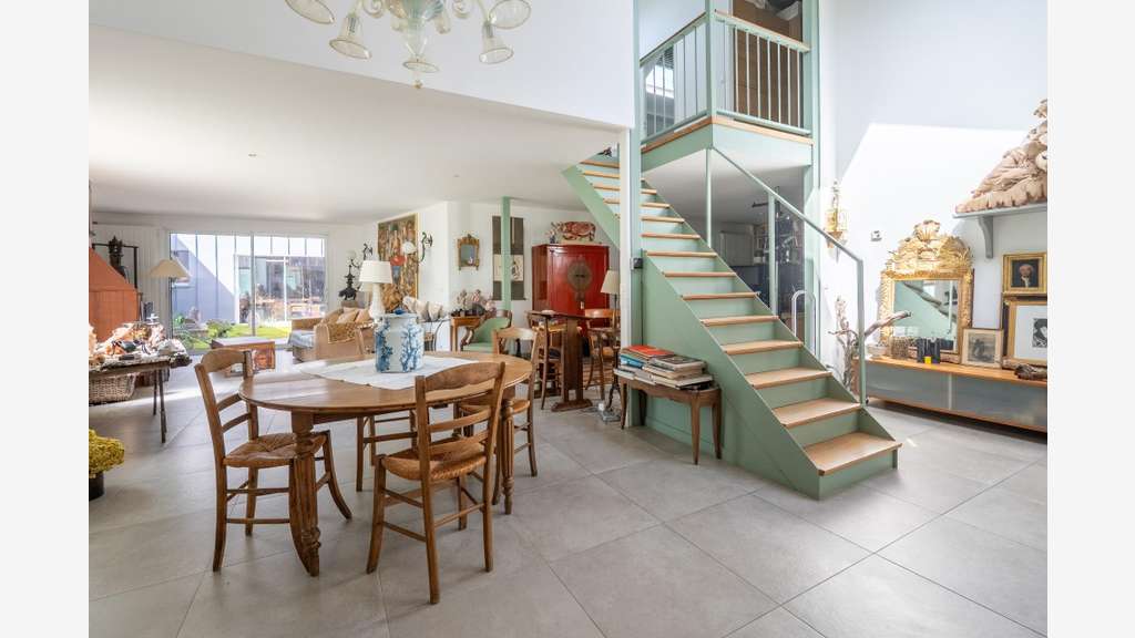 AV atelier et loft de 318m² à Neuilly-Plaisance