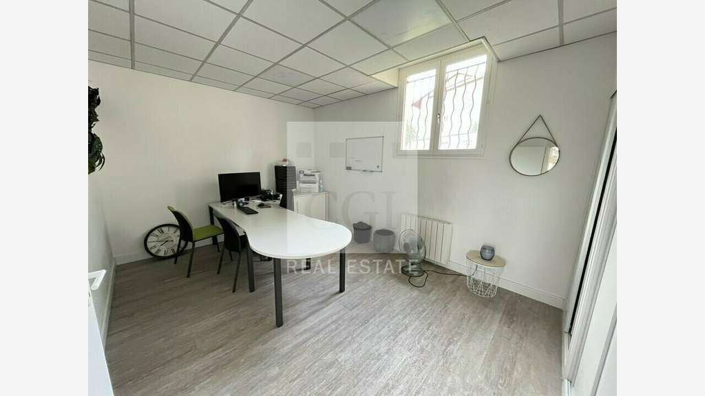 Local commercial 66m² à vendre Neuville sur Saône