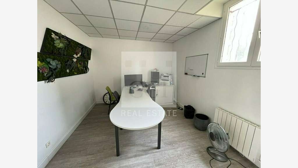 Local commercial 66m² à vendre Neuville sur Saône