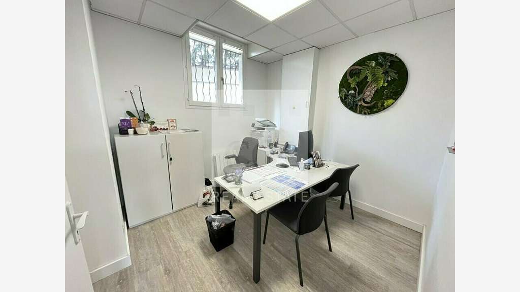 Local commercial 66m² à vendre Neuville sur Saône