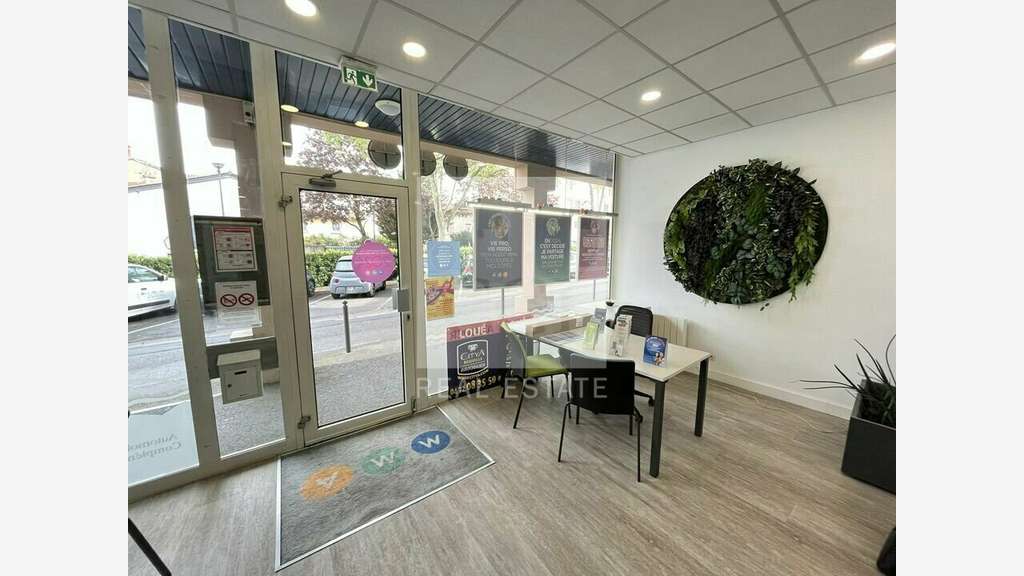 Local commercial 66m² à vendre Neuville sur Saône