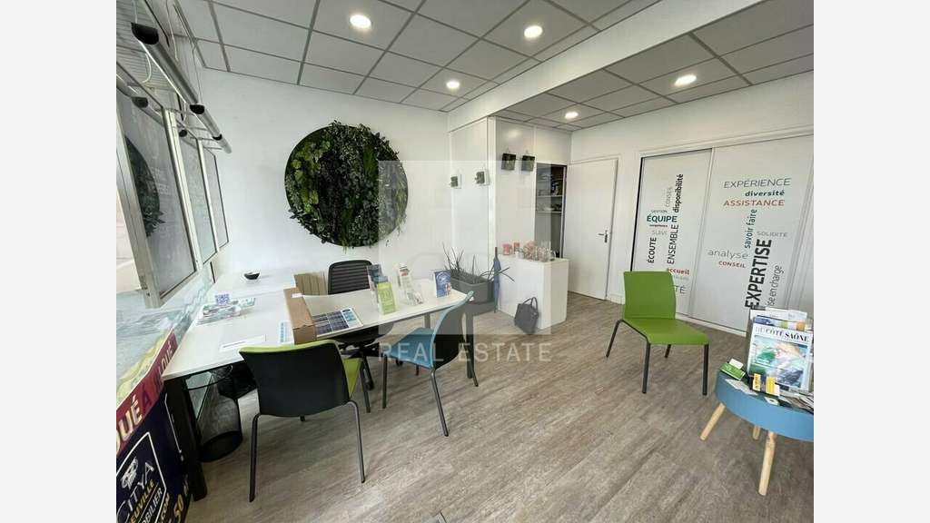 Local commercial 66m² à vendre Neuville sur Saône