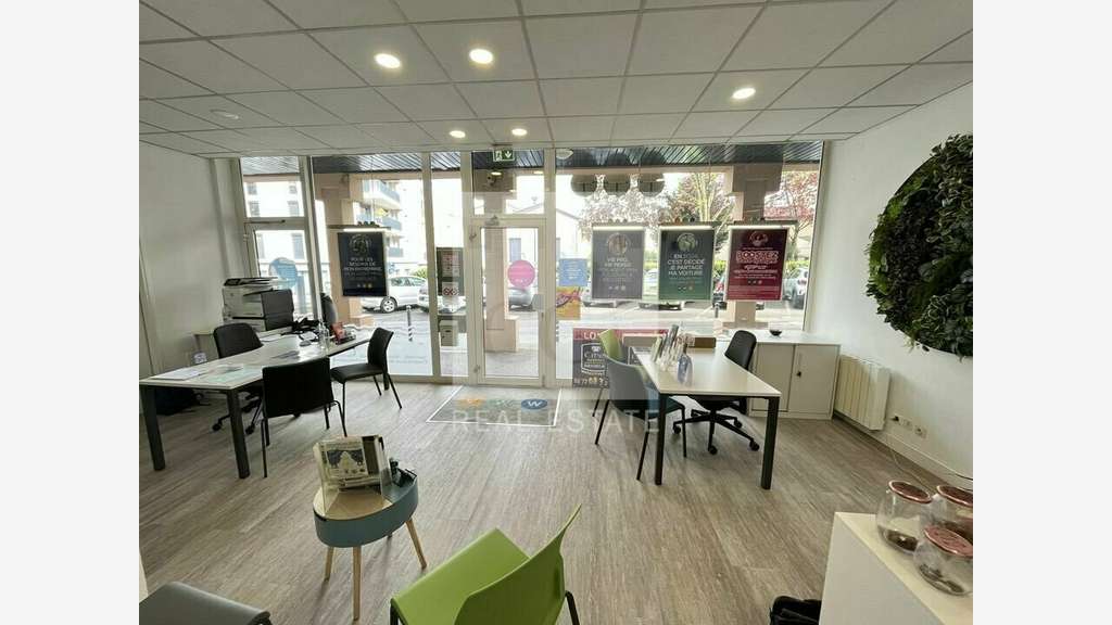 Local commercial 66m² à vendre Neuville sur Saône