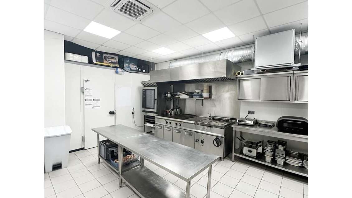 AV dark kitchen 73m² à Nice Riquier / Saint-Roch