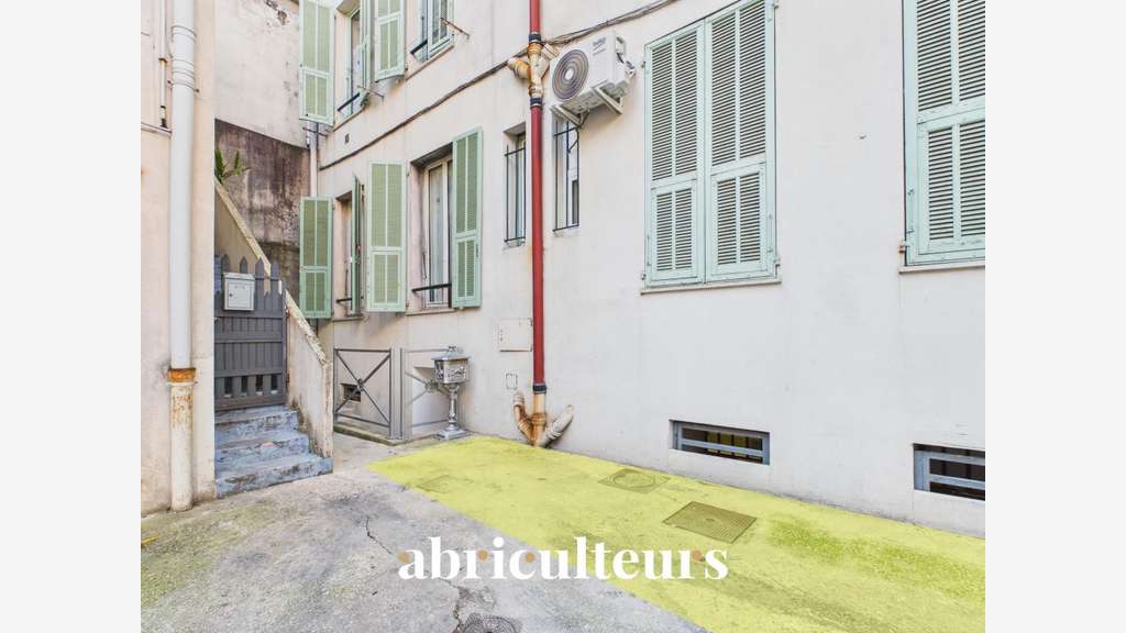 Local professionnel 40 m² avec stationnement