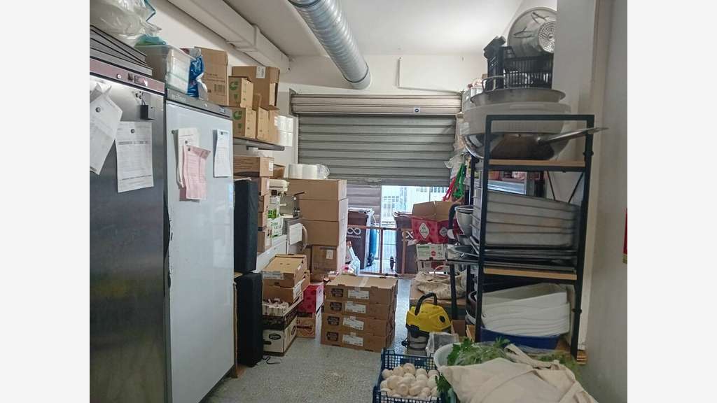 AV murs commerciaux occupés axe passant 74m² Nice