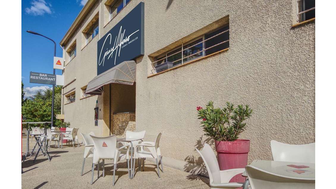 Vente Murs commerciaux 900m² à Nîmes Saint-Césaire