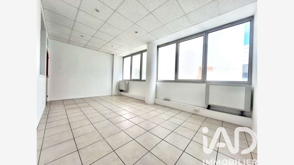 Vente murs commerciaux 68m² R+2 Nîmes Ville Active