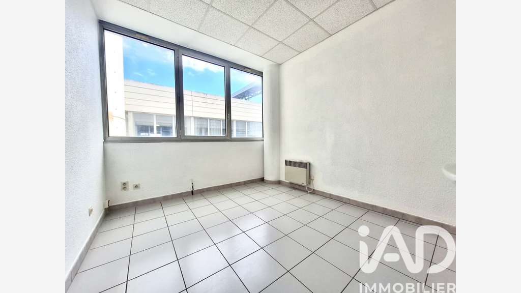 Vente murs commerciaux 68m² R+2 Nîmes Ville Active