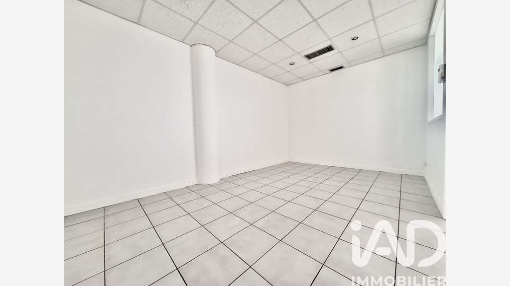 Vente murs commerciaux 68m² R+2 Nîmes Ville Active