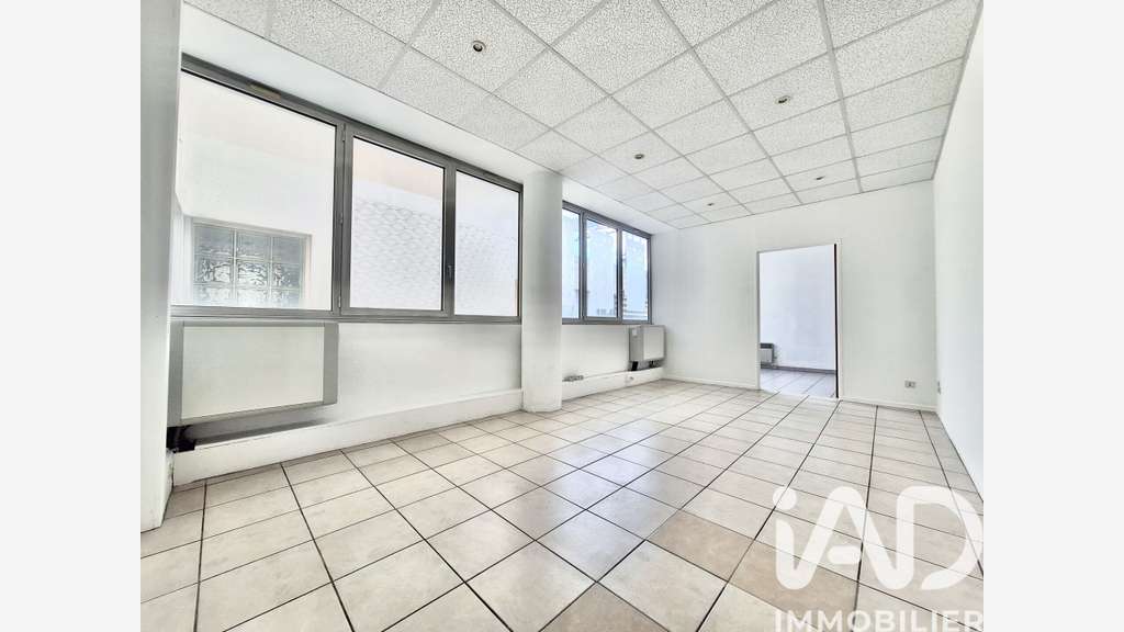 Vente murs commerciaux 68m² R+2 Nîmes Ville Active