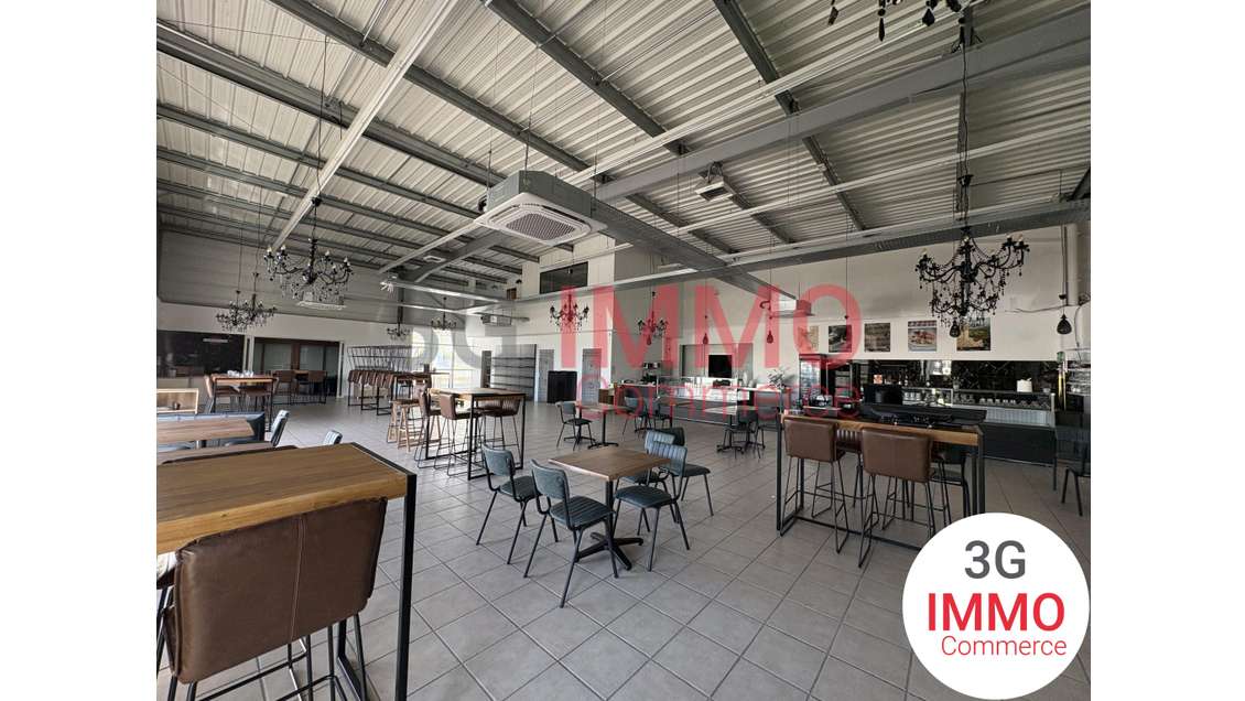 Vente local commercial 540m² à Niort Mendès France