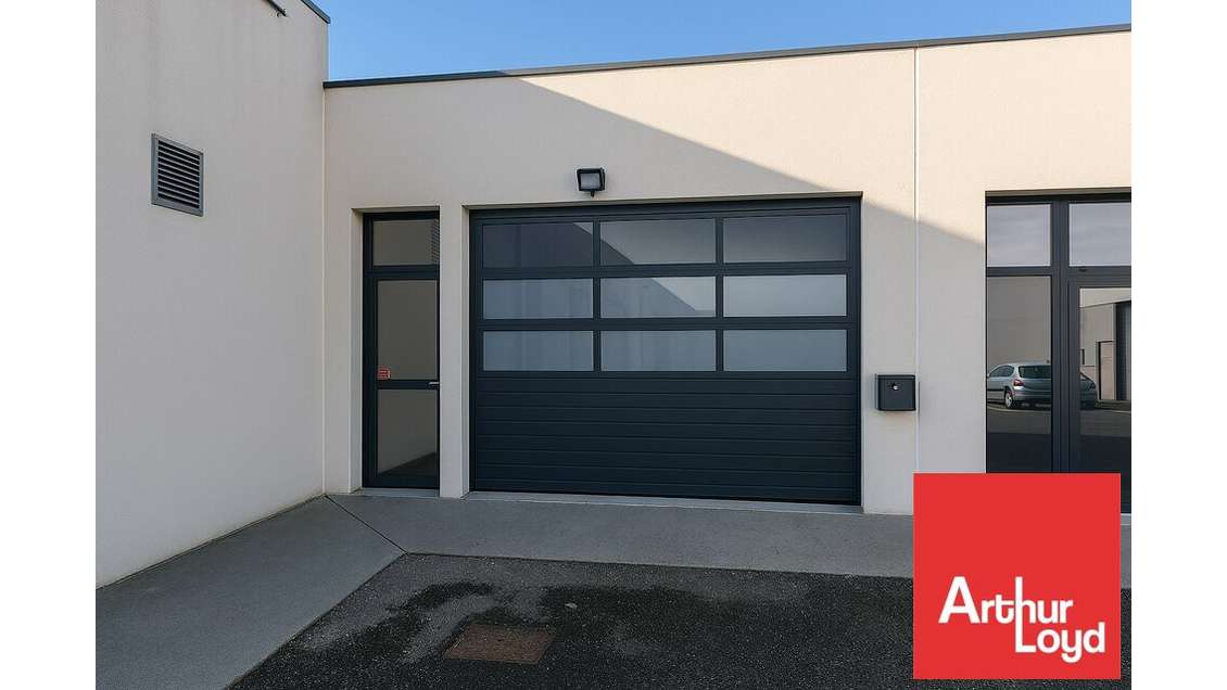 Local commercial 140m² à vendre à Niort proche A10