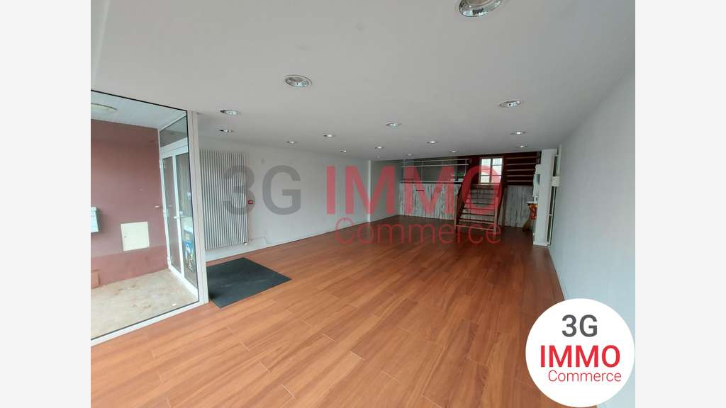 Vente local commercial 261m² à Niort