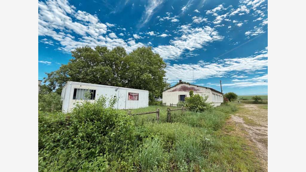 AV local professionnel de 1800m² Nogent-sur-Seine