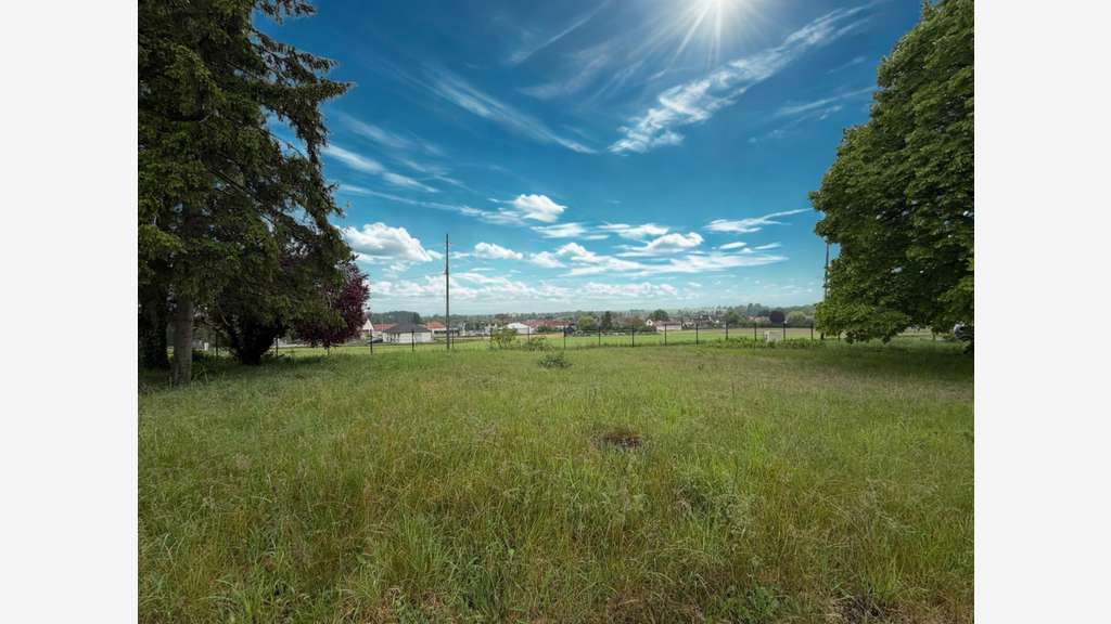 AV local professionnel de 1800m² Nogent-sur-Seine