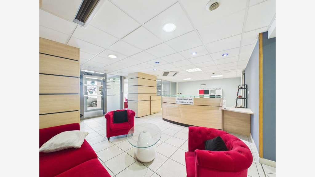 AV local commercial 181m² Notre-Dame-de-Bondeville