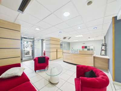 AV local commercial 181m² Notre-Dame-de-Bondeville