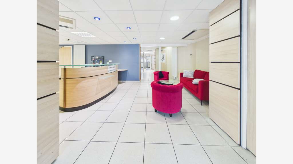 AV local commercial 181m² Notre-Dame-de-Bondeville