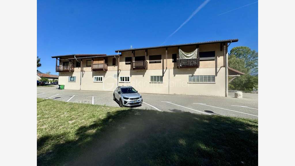 EXCLUSIVITÉ - À VENDRE - MURS COMMERCIAUX DE 210 m