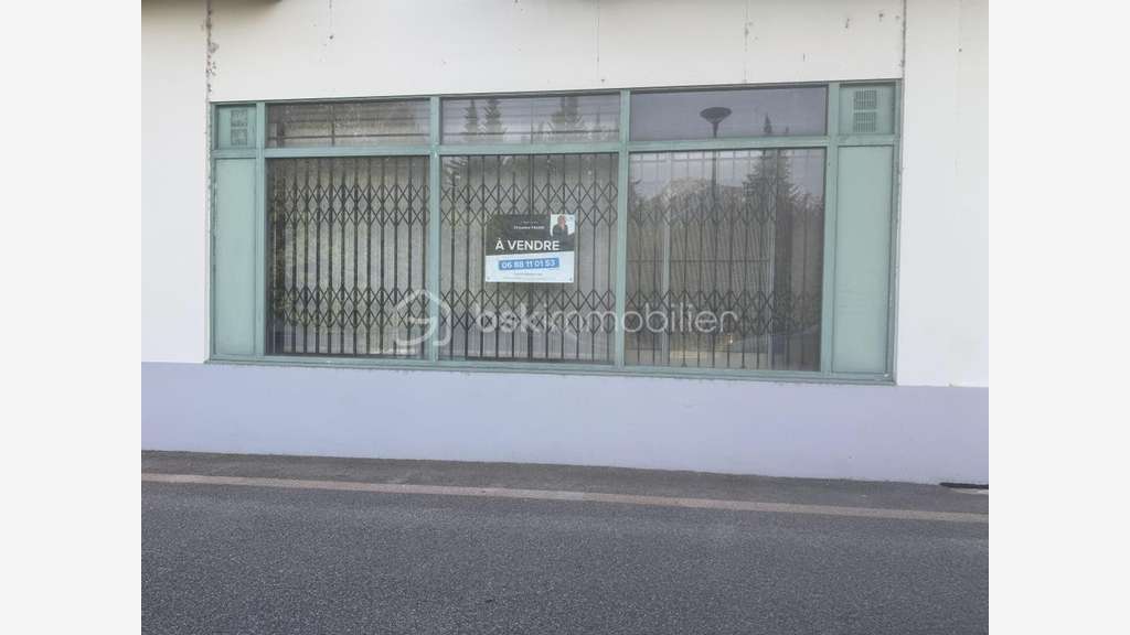 EXCLUSIVITÉ - À VENDRE - MURS COMMERCIAUX DE 210 m