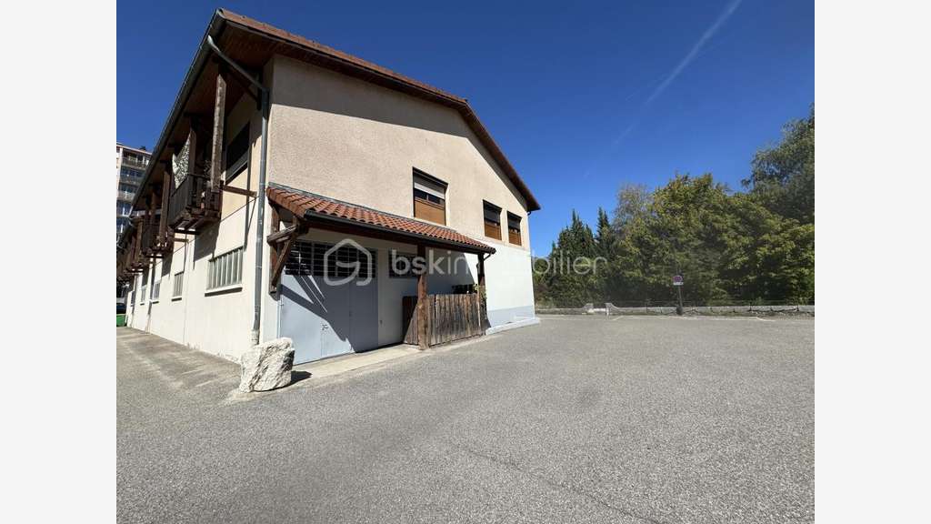 EXCLUSIVITÉ - À VENDRE - MURS COMMERCIAUX DE 210 m