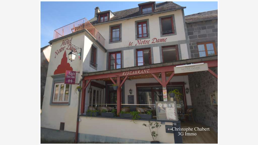 Local Commercial à Orcival