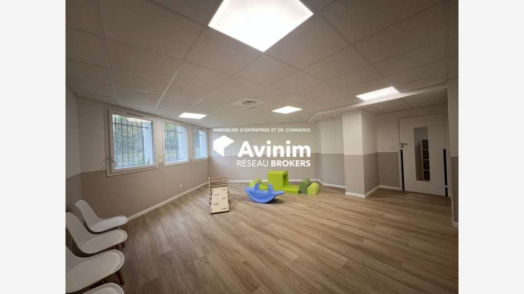 Vente local commercial 320m² gare de Orsay Guichet