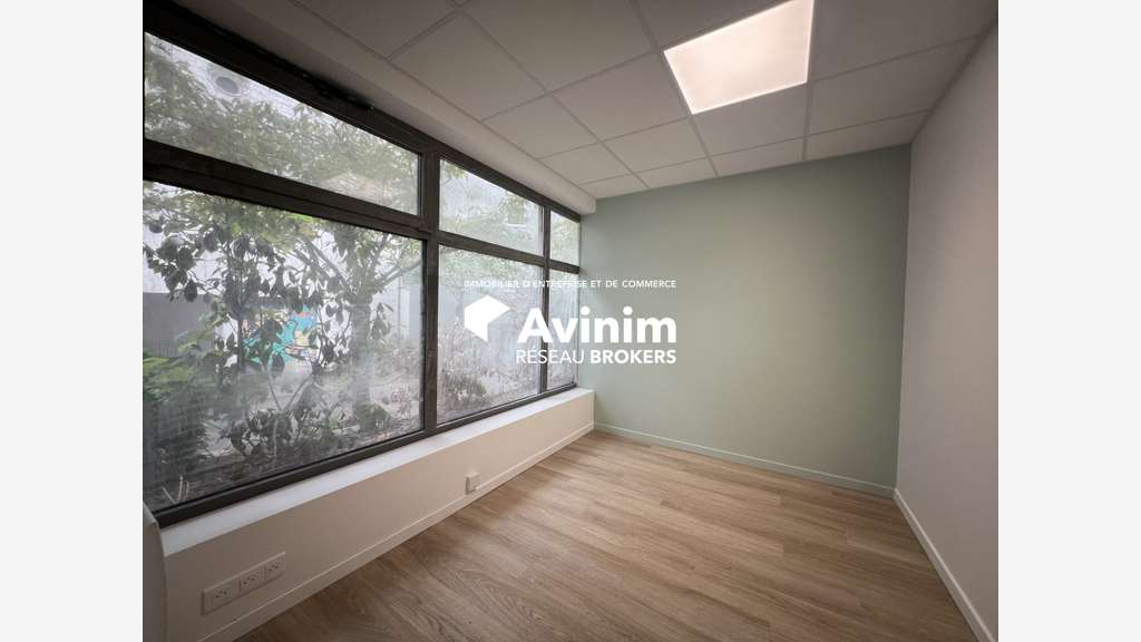 Vente local commercial 320m² gare de Orsay Guichet