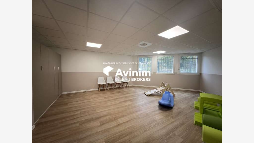 Vente local commercial 320m² gare de Orsay Guichet