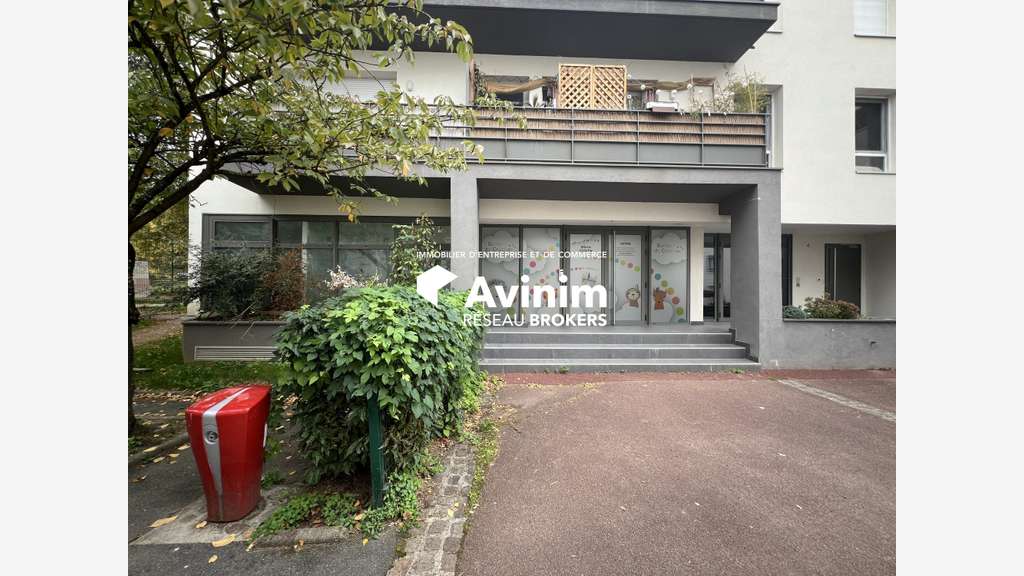 Vente local commercial 320m² gare de Orsay Guichet