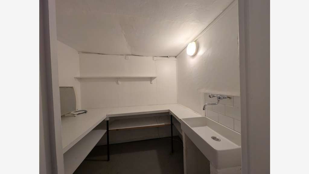 Local libre 129m² Paris 11e Passage de Main d’Or